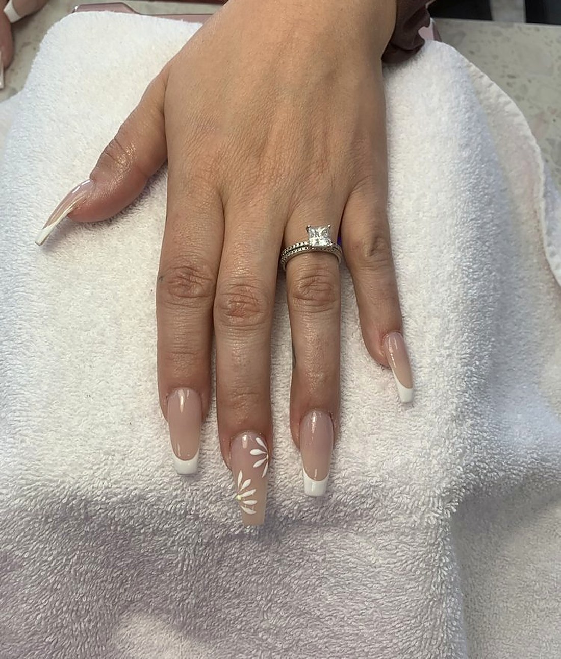 Inside 4 Seasons Nails
